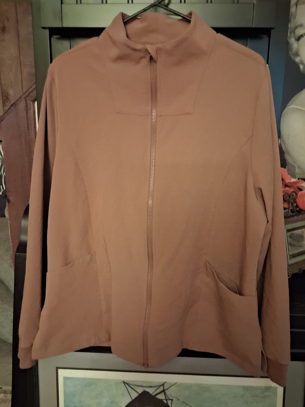 Casual Zip-Front SCRUB COAT Women's Jacket in Camel. SIZE  XL
